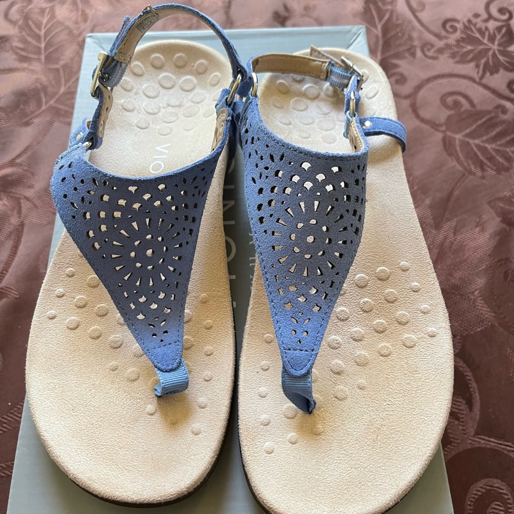Womens Vionic Kirra Perf Toe Post Sandal Periwinkle